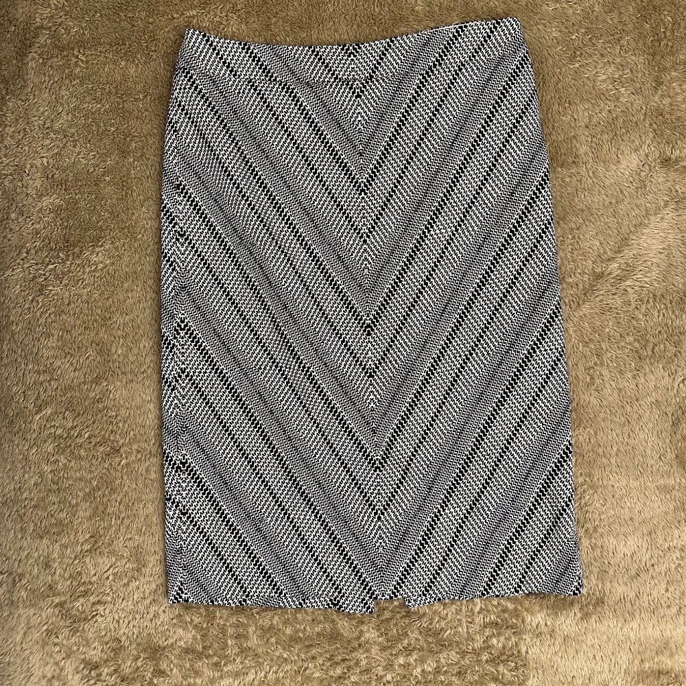 Black and White Patterned The Limited Pencil Skirt Size 2